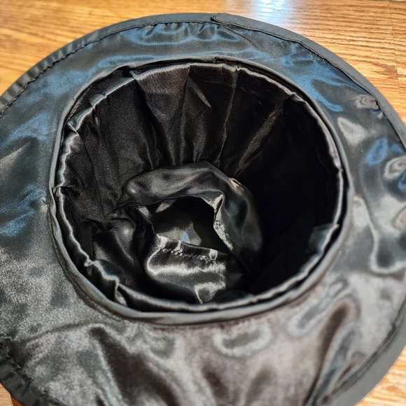 Black Top Hat/Magic Hat/Silky Snowman hatMeasures approx. 11.75" x 5" tall - Picture 5 of 5